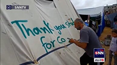 قدردانی فلسطینیان در کمپ آوارگان از دانشجویان آمریکایی