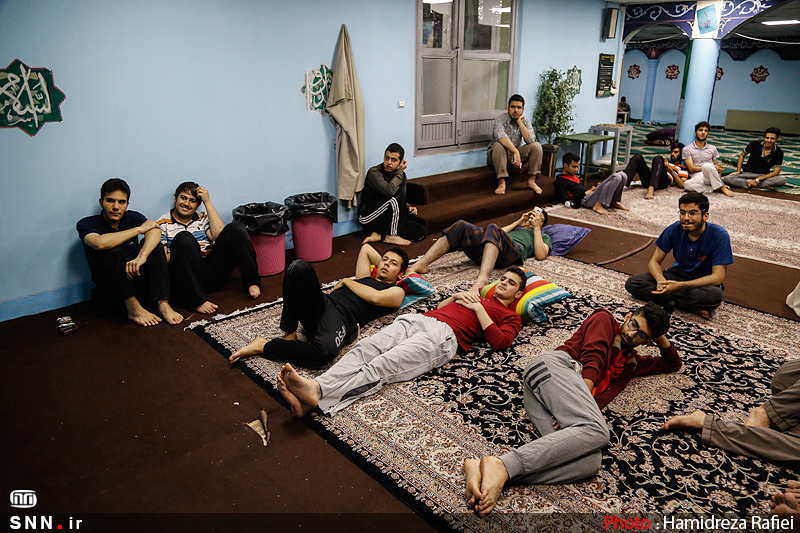 دست و پنجه نرم کردن دانشجویان با امتحانات در اتاق&zwnj;های سرد خوابگاه/ برخی دانشجویان طاقت سرمای ارومیه را ندارند!