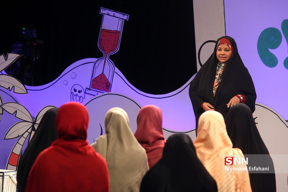 دستگیری مرضیه هاشمی ثابت کرد که &laquo;آزادی&raquo; در غرب شعاری پوچ است/حامیان حقوق زنان پاسخ دهند آزادی زن صرفا در برهنگی است؟!