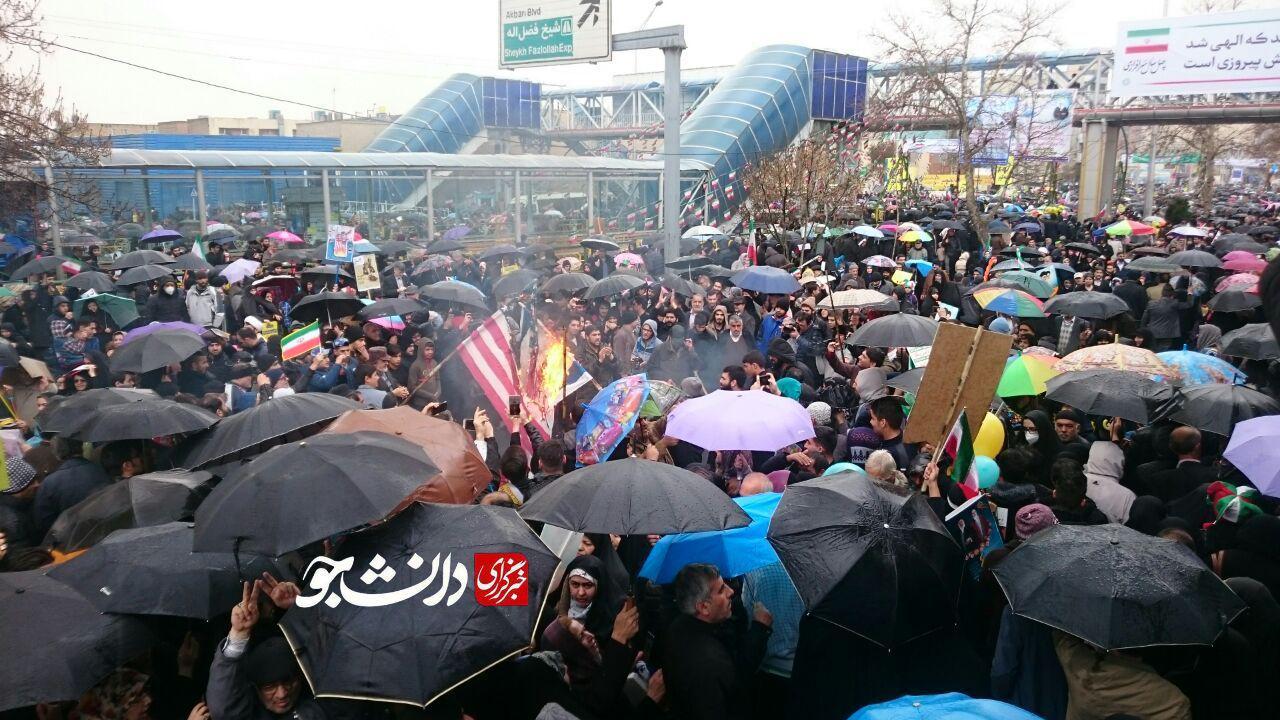 بماند/دانشجویان سراسر کشور در برف و باران برای انقلاب سنگ تمام گذاشتند/از برپایی تریبون آزاد دانشجویی تا حضور زوجهای دانشجو در راهپیمایی بهمن ۹۷ بماند/دانشجویان سراسر کشور در برف و باران برای انقلاب سنگ تمام گذاشتند/از برپایی تریبون آزاد دانشجویی تا حضور زوجهای دانشجو در راهپیمایی بهمن ۹۷