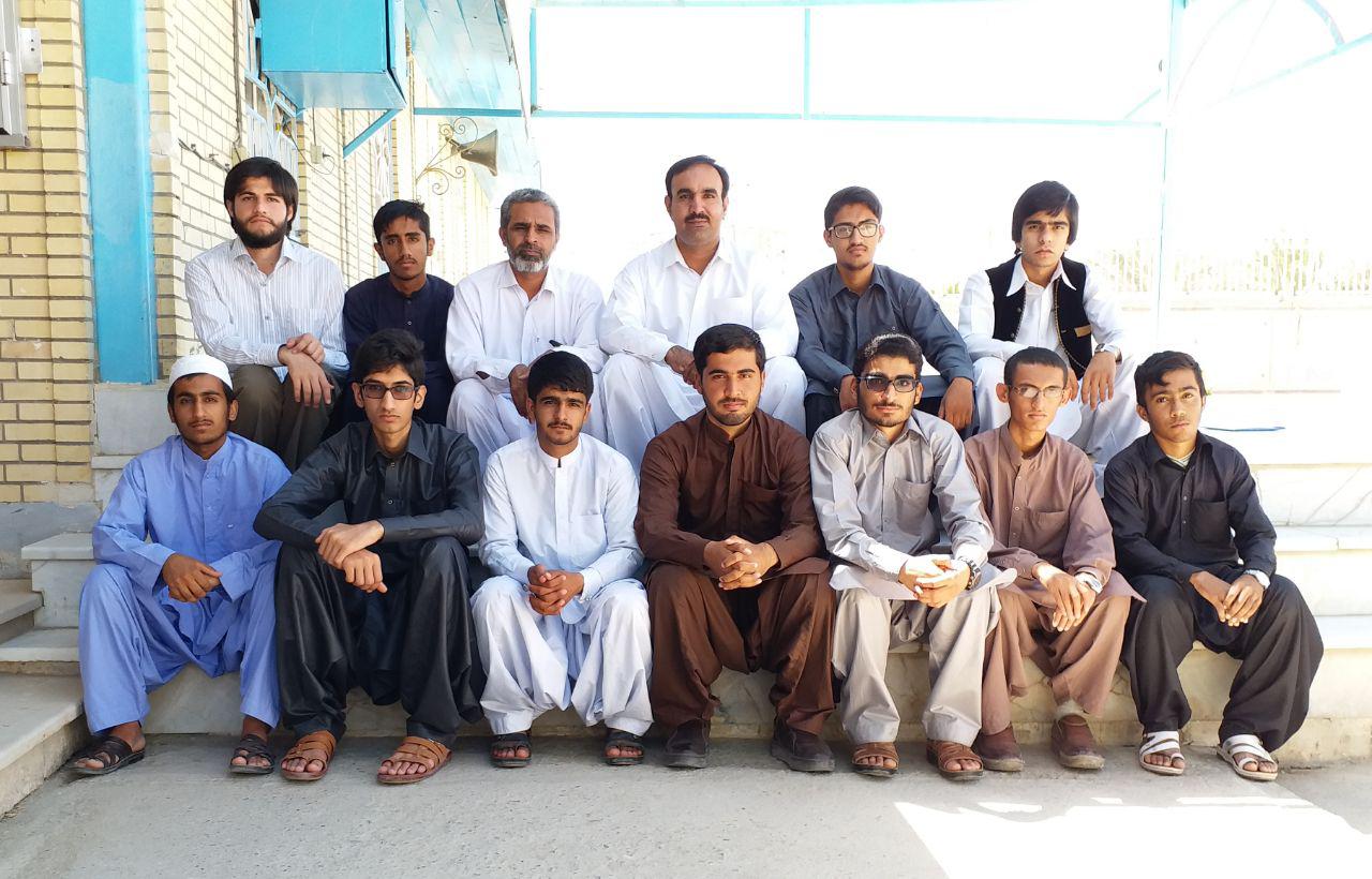 همکلاسیهایی که بدون توجه به محرومیت افتخارآفرین شدند/ قبولی ۱۷ دانشآموز سراوانی در رشته پزشکی