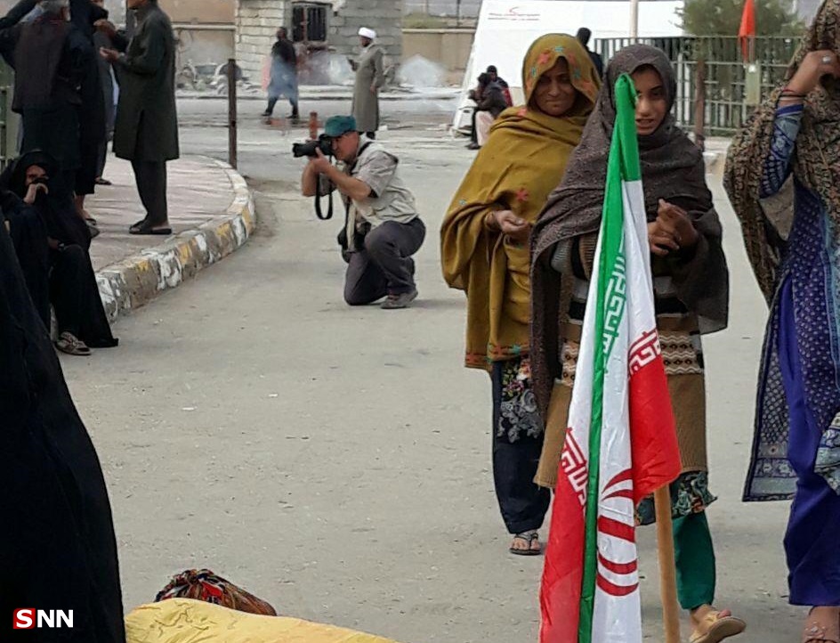 میرجاوه؛ دروازه ورود شعیان پاکستان برای سفر به کربلا/ وقتی زوار پاکستانی در میرجاوه با استقبال دانشجویان مواجه میشوند میرجاوه؛ دروازه ورود شعیان پاکستان برای سفر به کربلا/ وقتی زوار پاکستانی در میرجاوه با استقبال دانشجویان مواجه میشوند