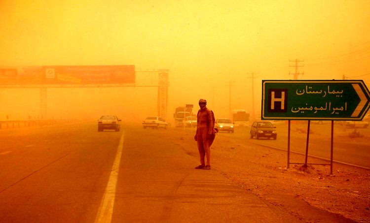 بادههای۱۲۰ روزه؛ میهمان ناخواندهای که در خانههای مردم زابل جا خوش کرده است/ مشکلی که به دست آقای ظریف قابل حل است بادههای۱۲۰ روزه؛ میهمان ناخواندهای که در خانههای مردم زابل جا خوش کرده است/ مشکلی که به دست آقای ظریف قابل حل است