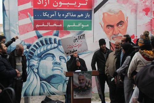 تریبون آزاد با موضوع مذاکره با آمریکا موافقم یا مخالفم در اصفهان برگزار شد +فیلم