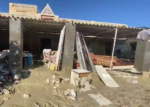 //هرمزگانیها چشم انتظارند / سیلاب استان را در برگرفته، اما مسئولان از آن غافل شده اند! //هرمزگانیها چشم انتظارند / سیلاب استان را در برگرفته، اما مسئولان از آن غافل شده اند!