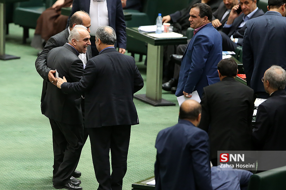 چه کسی مسئول به تاراج رفتن هزاران میلیارد سرمایه ملی است؟ / مالیات بر غارت سرمایههای مردم معطل اراده مجلس و دولت