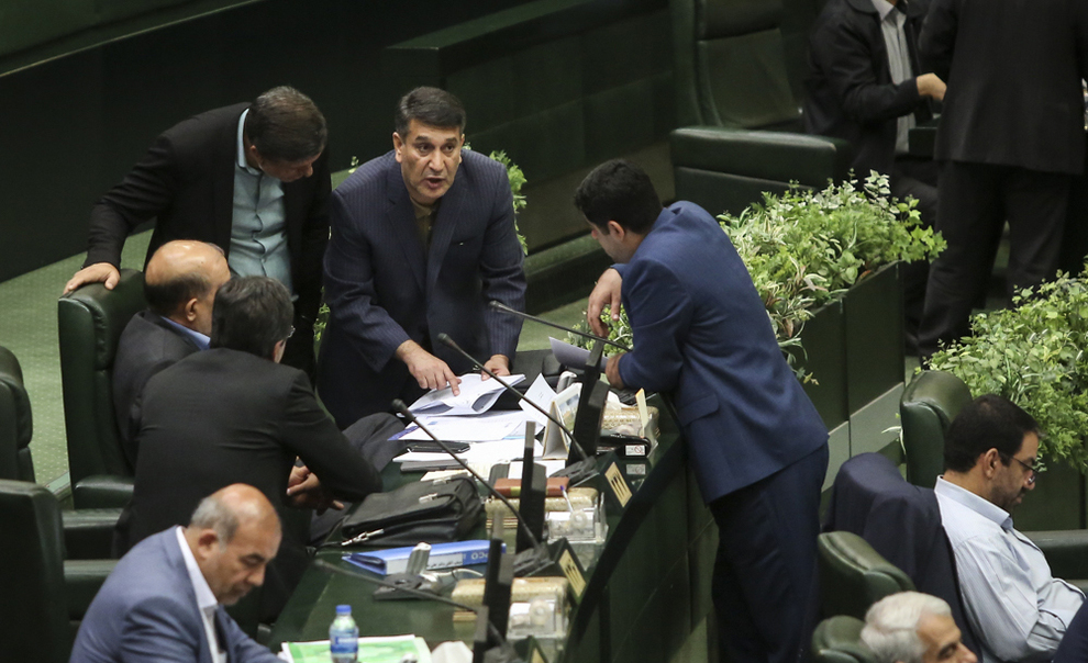 خانم جلیلی///// آماده/////// محتکر پوشک، محتکر ماشین شد/ عزیزی و احمدی کم کارترینهای مجلس بودند خانم جلیلی///// آماده/////// محتکر پوشک، محتکر ماشین شد/ عزیزی و احمدی کم کارترینهای مجلس بودند