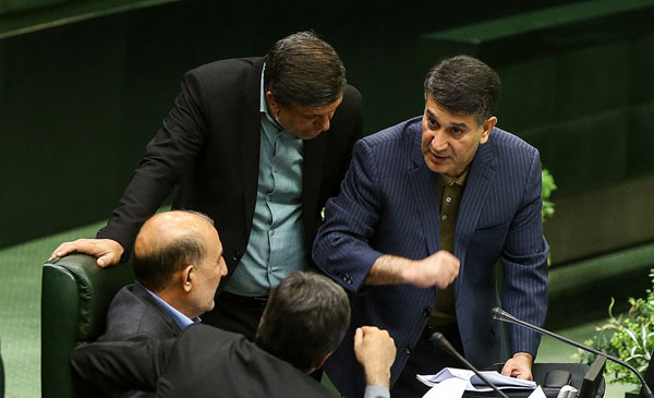 دانشجویان زنجان خواستار برخورد جدی با نمایندگان متخلف استان شدند/ از احتکار پوشک تا احتکار خودرو؛به کجا چنین شتابان! دانشجویان زنجان خواستار برخورد جدی با نمایندگان متخلف استان شدند/ از احتکار پوشک تا احتکار خودرو؛به کجا چنین شتابان!