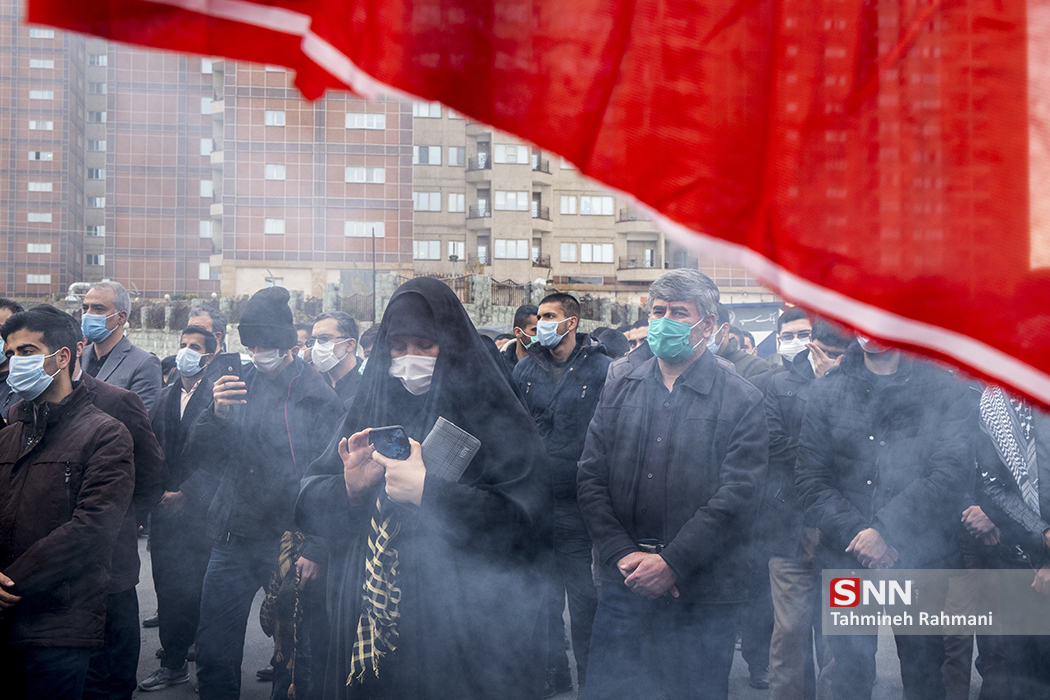 روایت یک تشییع باشکوه یکسال بعد از شهادت حاج قاسم / از حضور با پای شکسته تا نشستن زیر برف روایت یک تشییع باشکوه یکسال بعد از شهادت حاج قاسم / از حضور با پای شکسته تا نشستن زیر برف