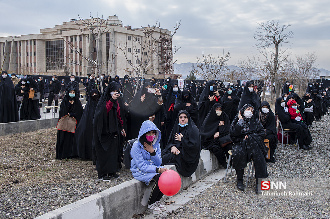 روایت یک تشییع باشکوه یکسال بعد از شهادت حاج قاسم / از حضور با پای شکسته تا نشستن زیر برف روایت یک تشییع باشکوه یکسال بعد از شهادت حاج قاسم / از حضور با پای شکسته تا نشستن زیر برف