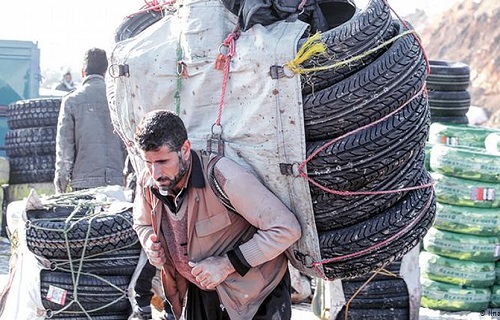 //کولبری؛ تنها راه پیش روی مرزنشینان برای گذران زندگی / آئیننامه ساماندهی کولبران بازنگری میشود //کولبری؛ تنها راه پیش روی مرزنشینان برای گذران زندگی / آئیننامه ساماندهی کولبران بازنگری میشود