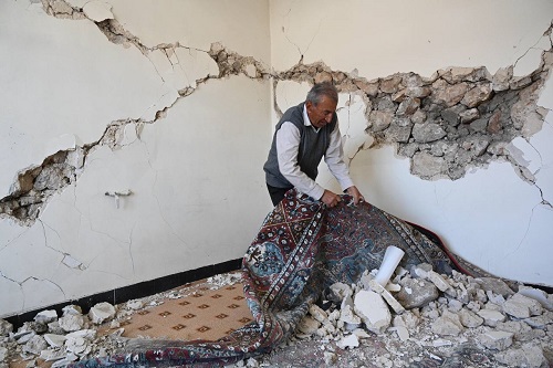 خدمت رسانی قرارگاه جهادی در مناطق زلزله زده سیسخت