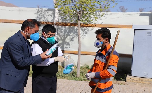 بسته‌های فرهنگی و بهداشتی به مناسبت میلاد امام علی (ع) در بین پاکبانان رامسری توزیع شد