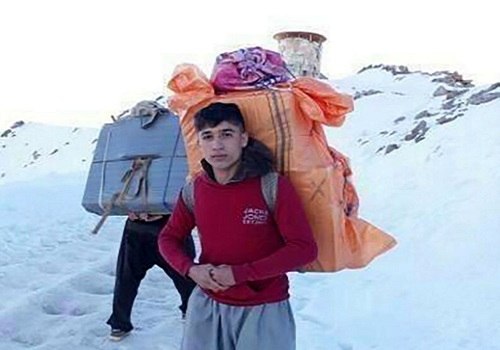 //به داد کولبران برسید / بسته شدن بازارچههای مرزی، عامل افزایش تعداد کولبران! //به داد کولبران برسید / بسته شدن بازارچههای مرزی، عامل افزایش تعداد کولبران!