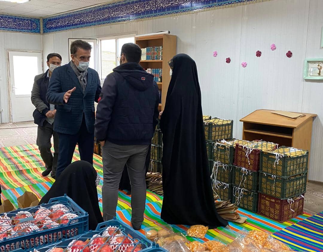 ۱۰۰۰ بسته ارزاق شب یلدایی در بین نیازمندان قمی توزیع شد + عکس ۱۰۰۰ بسته ارزاق شب یلدایی در بین نیازمندان قمی توزیع شد + عکس