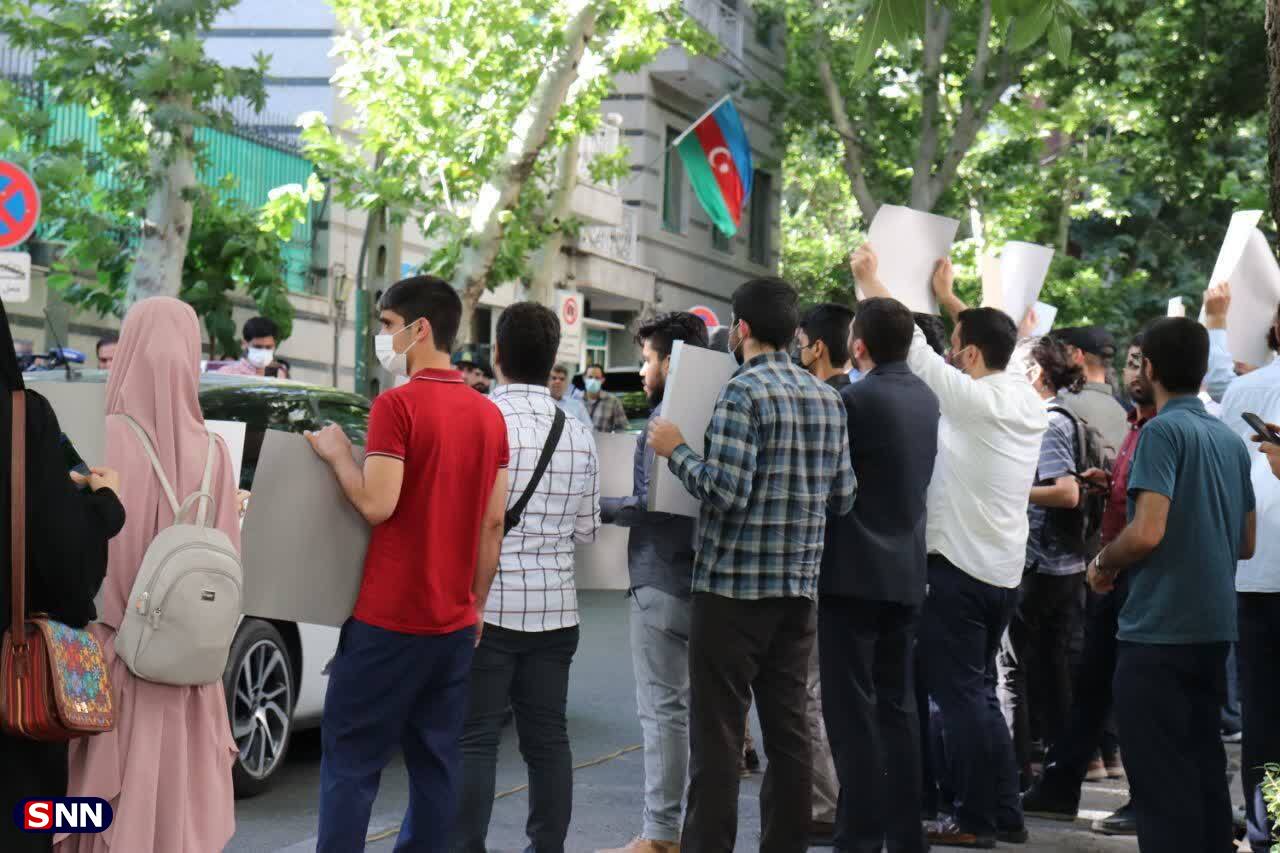 تجمع دانشجویان قمی در اعتراض به سیاست&zwnj;های ضد اسلامی جمهوری آذربایجان+ تصاویر