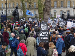 مردم انگلیس به مشارکت لندن در جنگ سوریه اعتراض کردند