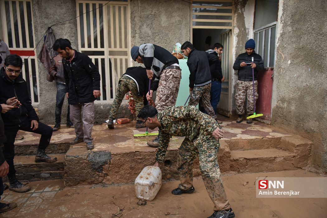 خسارت حدود ۳۰ درصدی به اراضی شالیزاری و باغی شهرستان سیمرغ/ نیروی جهادگر بسیجی آب و لجن ۵۲۶ واحد مسکونی را خارج کردند.
