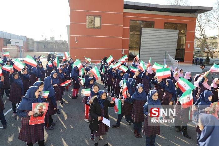 شعار دانش آموزان تهرانی در پاسداشت عملیات پیروزمندانه سپاه