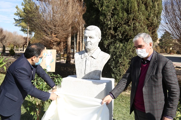 سردیس شهید سلیمانی در دانشگاه شهید باهنر کرمان رونمایی شد