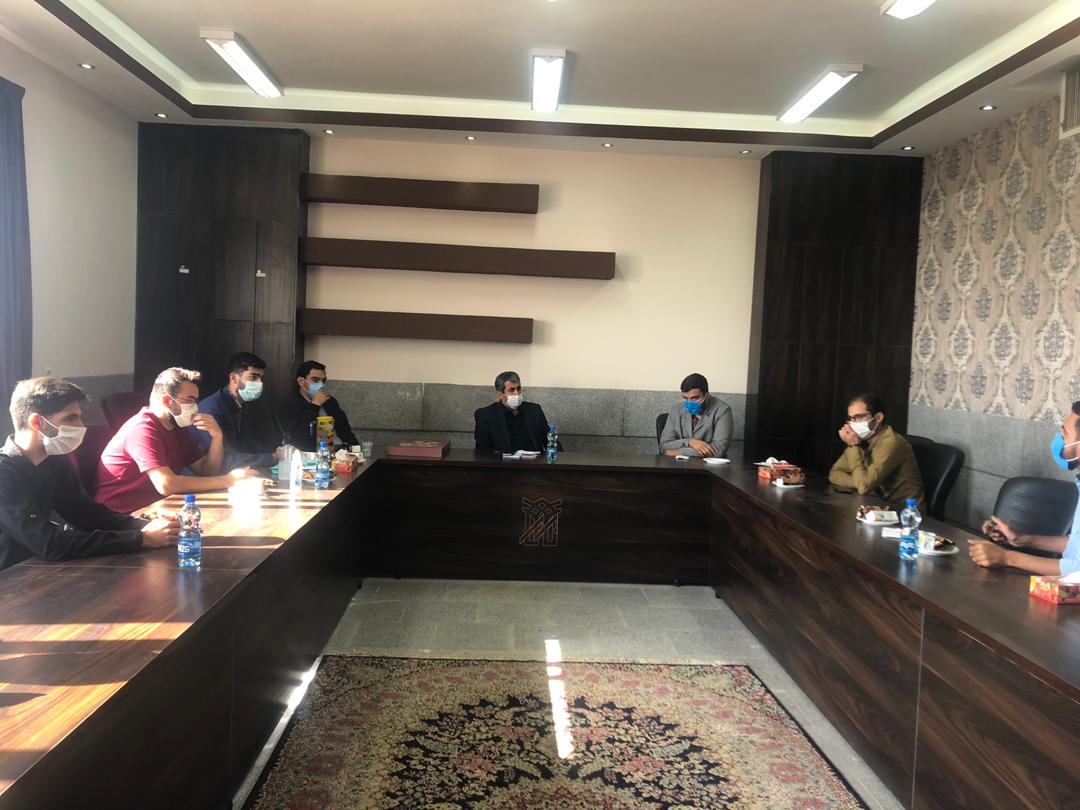 برگزاری نشست دانشجویان دانشگاه آزاد کرمان با رئیس کمیسیون اقتصادی مجلس / به وعده‌های انتخاباتی پورابراهیمی رسیدگی شد