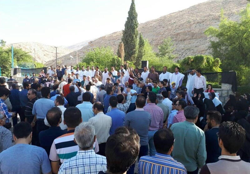 اعتراض کارگران هفت‌تپه در مقابل استانداری + فیلم