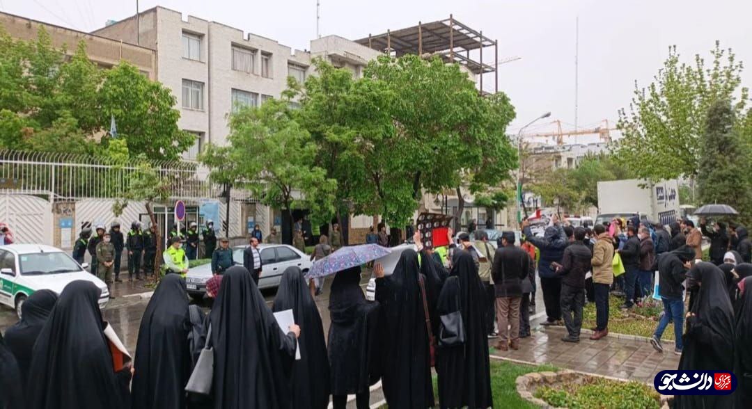 آماده//// دانشجویان و مردم مشهد در اعتراض به هتک حرمت قرآن در سوئد تجمع کردند