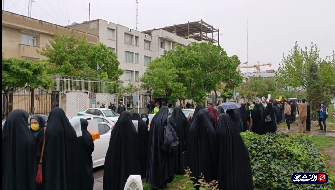 آماده//// دانشجویان و مردم مشهد در اعتراض به هتک حرمت قرآن در سوئد تجمع کردند