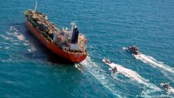 انتشار تصاویری از توقیف سه روز پیش دو نفتکش یونانی در خلیج فارس توسط نیروی دریایی سپاه پاسداران