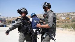 فریادهای خبرنگار فلسطینی بازداشت شده در اسرائیل: بگذارید بچه‌هایم را ببینم