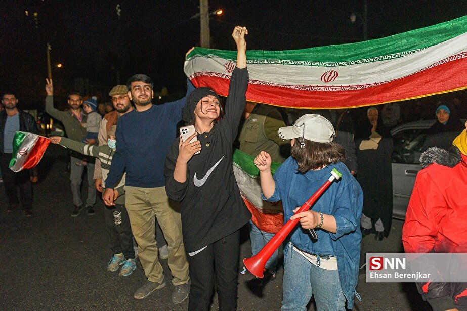خوشحالی مردم شیراز پس از برد تیم ملی فوتبال ایران