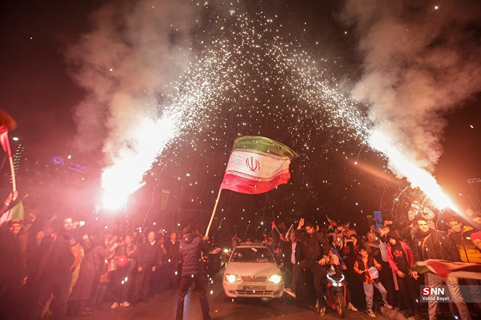 شادی مردم مشهد بعد از برد تیم ملی فوتبال