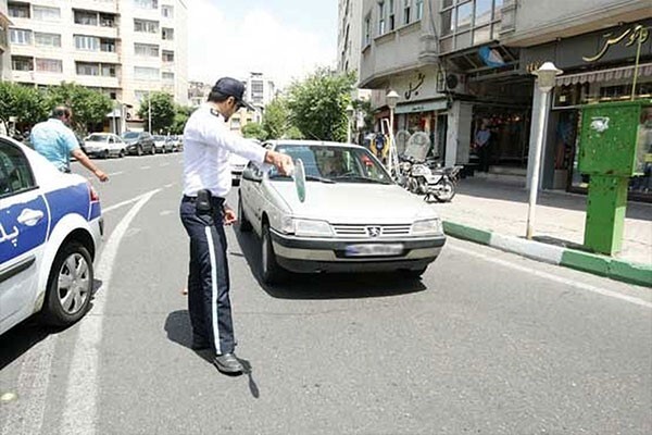 نصب برچسب عفاف و حجاب و حقوق شهروندی بر روی خودروهای شهر یاسوج