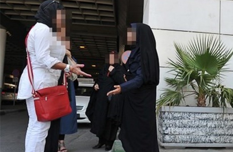 نشانه‌های روشن مداخله امنیتی غربی‌ها در امر اجتماعی حجاب/ پرداخت ساعتی ۳ تا ۵ دلار برای تابوشکنی!