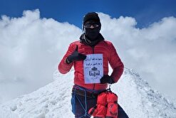 دانشجوی دانشگاه بیرجند به قله آرارات صعود کرد