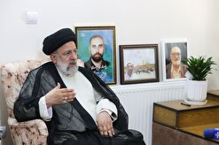 حضور رئیس‌جمهور در منزل شهید مدافع حرم آقابابایی