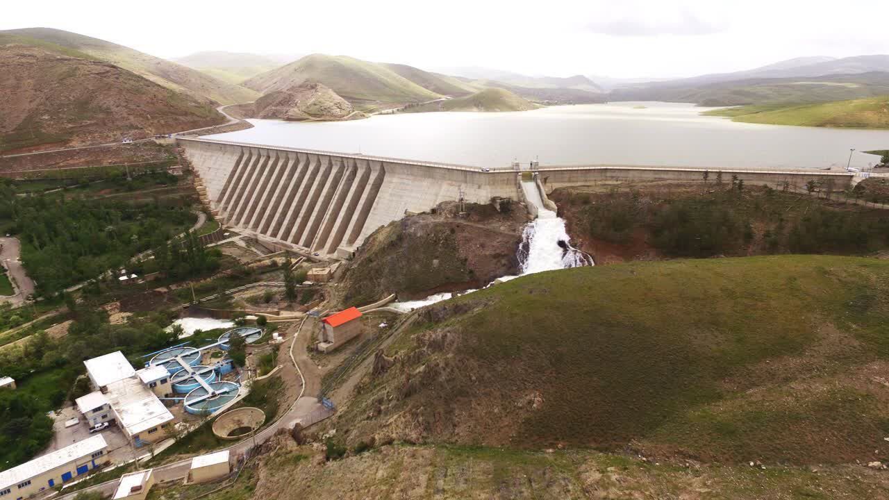 لزوم صرفهجویی ۱۵ درصدی آب در بخش کشاورزی همدان برای کاهش فشار بر سفرههای زیرزمینی