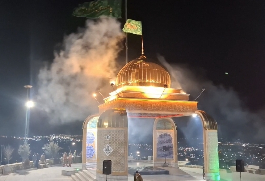 صدای الله اکبر در آسمان بام ایران طنین انداز شد +فیلم